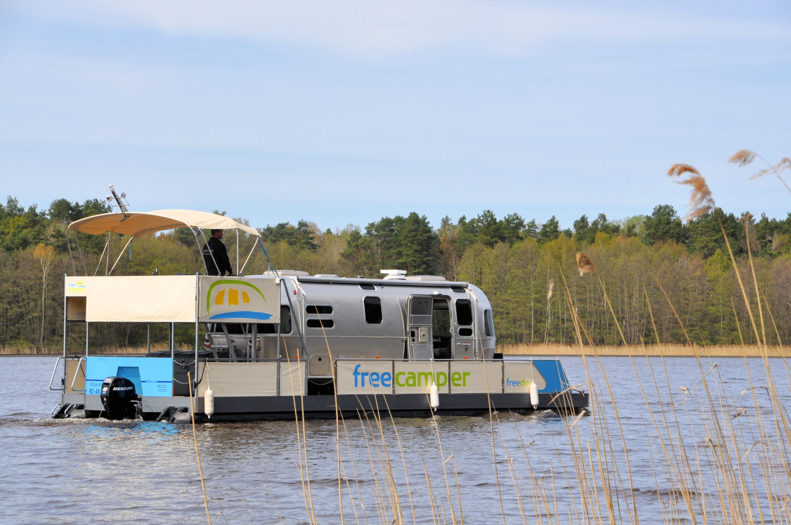 Ein Wohnmobil auf einem Freecamper Campingplatz