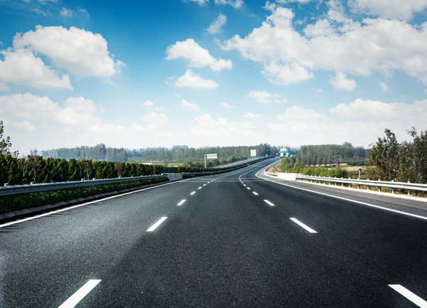 Bild einer Autobahn die besten Stellplätze an der Autobahnen
